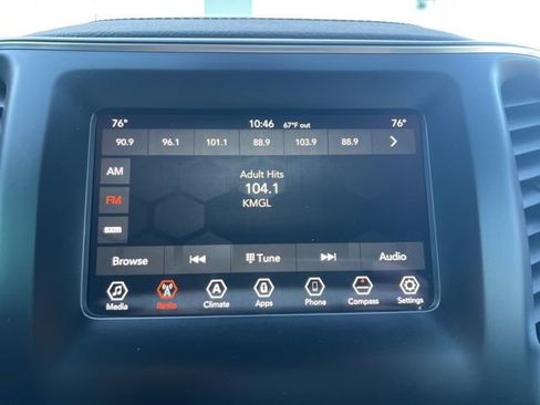 Used 2019 Jeep Cherokee Latitude Plus w/ Comfort/Convenience Group image 17