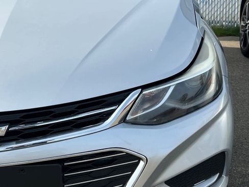 Used 2018 Chevrolet Cruze LT w/ RS Package image 11