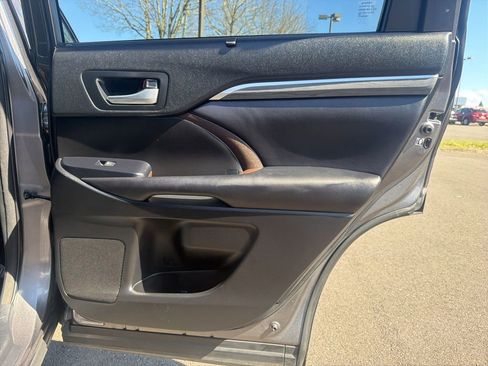 Used 2018 Toyota Highlander Limited image 24