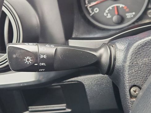Used 2017 Toyota Tacoma SR RWD image 16