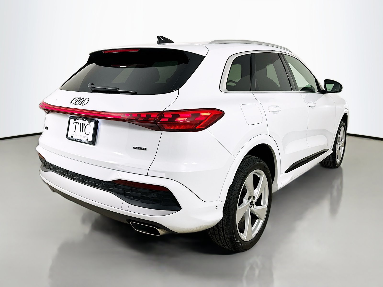 Used 2025 Audi Q5 Premium w/ Premium Plus AWD/4WD image 5