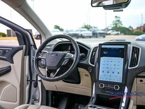Used 2022 Ford Edge Titanium w/ Equipment Group 301A AWD/4WD image 15