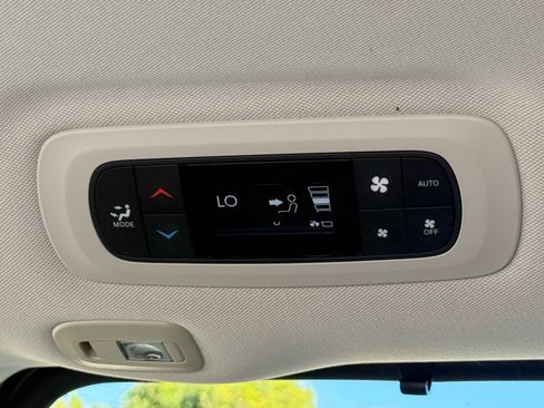 Used 2017 Chrysler Pacifica Limited w/ Advanced Safetytec Group image 29