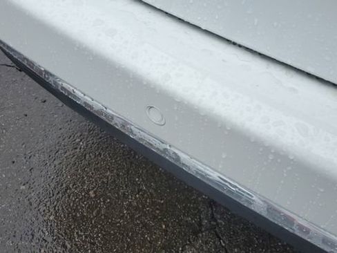 Certified 2024 Chrysler Pacifica Touring-L image 32