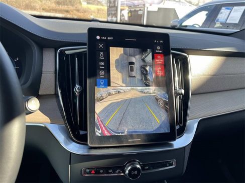 Used 2025 Volvo XC90 T8 Plus w/ Protection Package Premier image 34