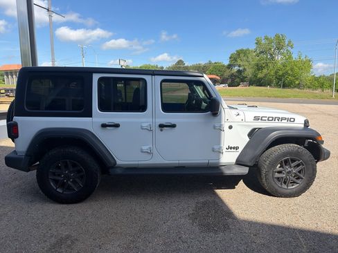 Used 2024 Jeep Wrangler Sport S AWD/4WD image 11