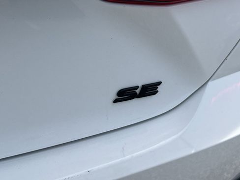 Used 2026 Toyota Camry Hybrid FWD image 23