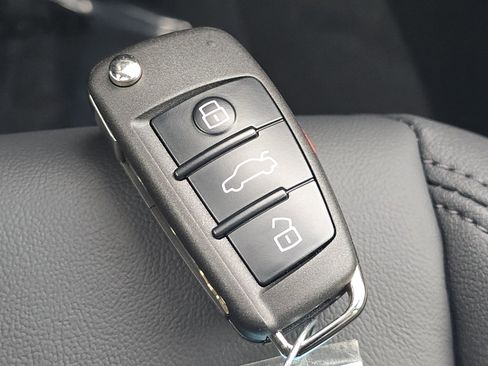 New 2025 Audi Q3 2.0T Premium image 28