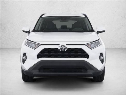 Used 2021 Toyota RAV4 XLE w/ Convenience Package FWD image 2