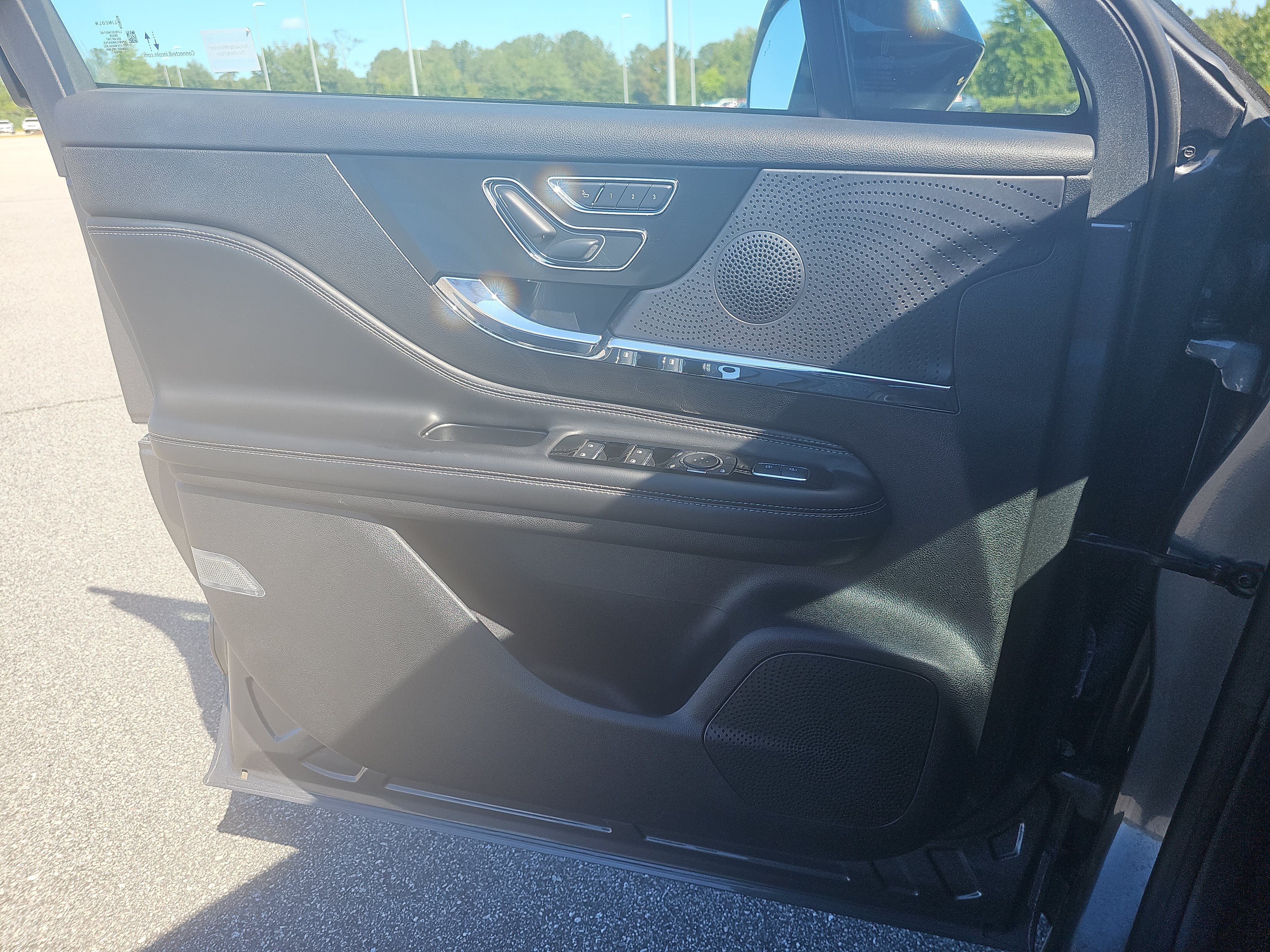 Used 2023 Lincoln Corsair AWD w/ Equipment Group 101A image 27