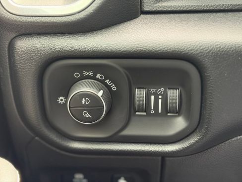 Used 2019 RAM 1500 Laramie AWD/4WD image 30