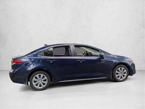Used 2025 Toyota Corolla LE FWD image 4