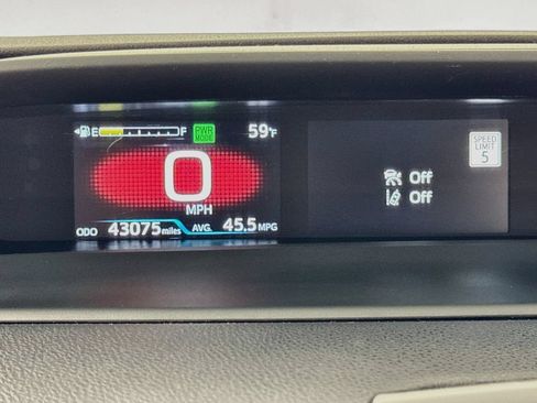 Used 2022 Toyota Prius XLE FWD image 18