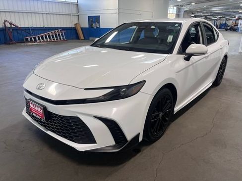 Used 2025 Toyota Camry SE FWD image 7
