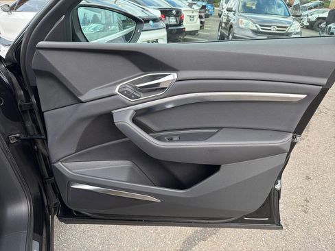 Used 2019 Audi e-tron Premium Plus image 24