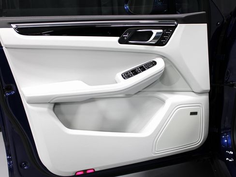 New 2026 Porsche Macan image 24