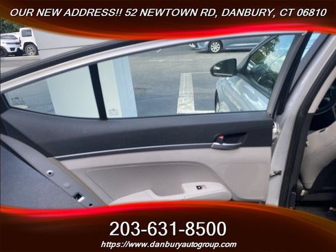 Used 2018 Hyundai Elantra SE FWD image 17