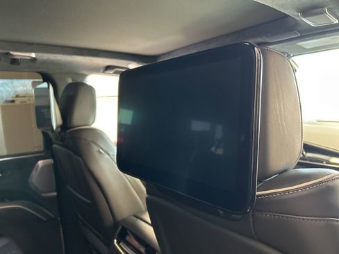 Used 2023 Cadillac Escalade ESV V image 41