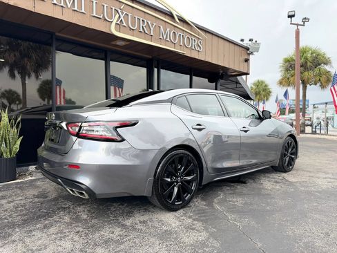 Used 2023 Nissan Maxima SR w/ Sport Mat Group FWD image 11