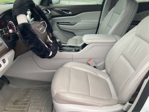 Used 2018 GMC Acadia SLT FWD image 3