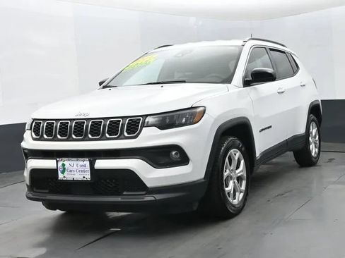 Used 2024 Jeep Compass Latitude AWD/4WD image 1