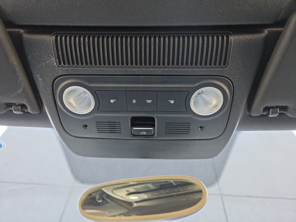 Used 2013 Volkswagen Beetle Turbo FWD image 27