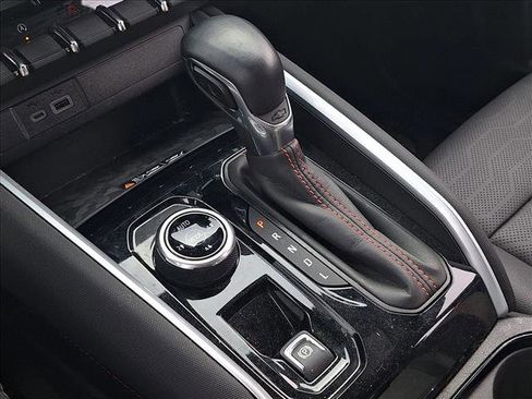 Used 2024 Chevrolet Colorado Z71 w/ Z71 Convenience Package 2 image 14