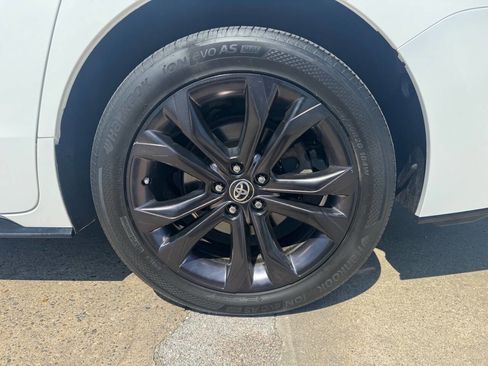 Used 2021 Toyota Sienna XSE FWD image 9