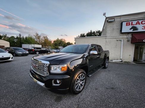 Used 2018 GMC Canyon Denali image 3