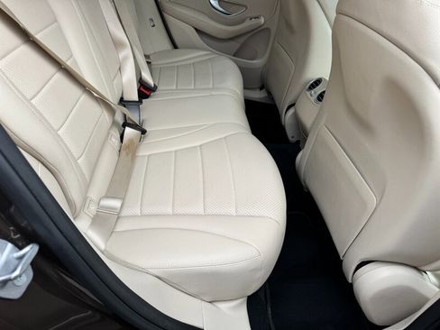 Used 2018 Mercedes-Benz GLC 300 4MATIC w/ Premium Package image 42