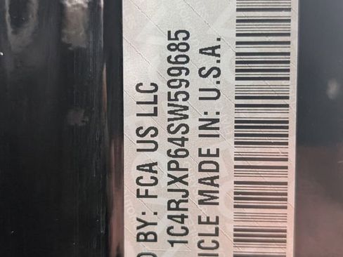 Used 2025 Jeep Wrangler Unlimited Sahara w/ Safety Group image 28