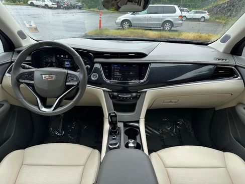 Used 2023 Cadillac XT6 Premium Luxury w/ Technology Package AWD/4WD image 9