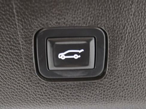 Used 2018 Chevrolet Traverse High Country image 17