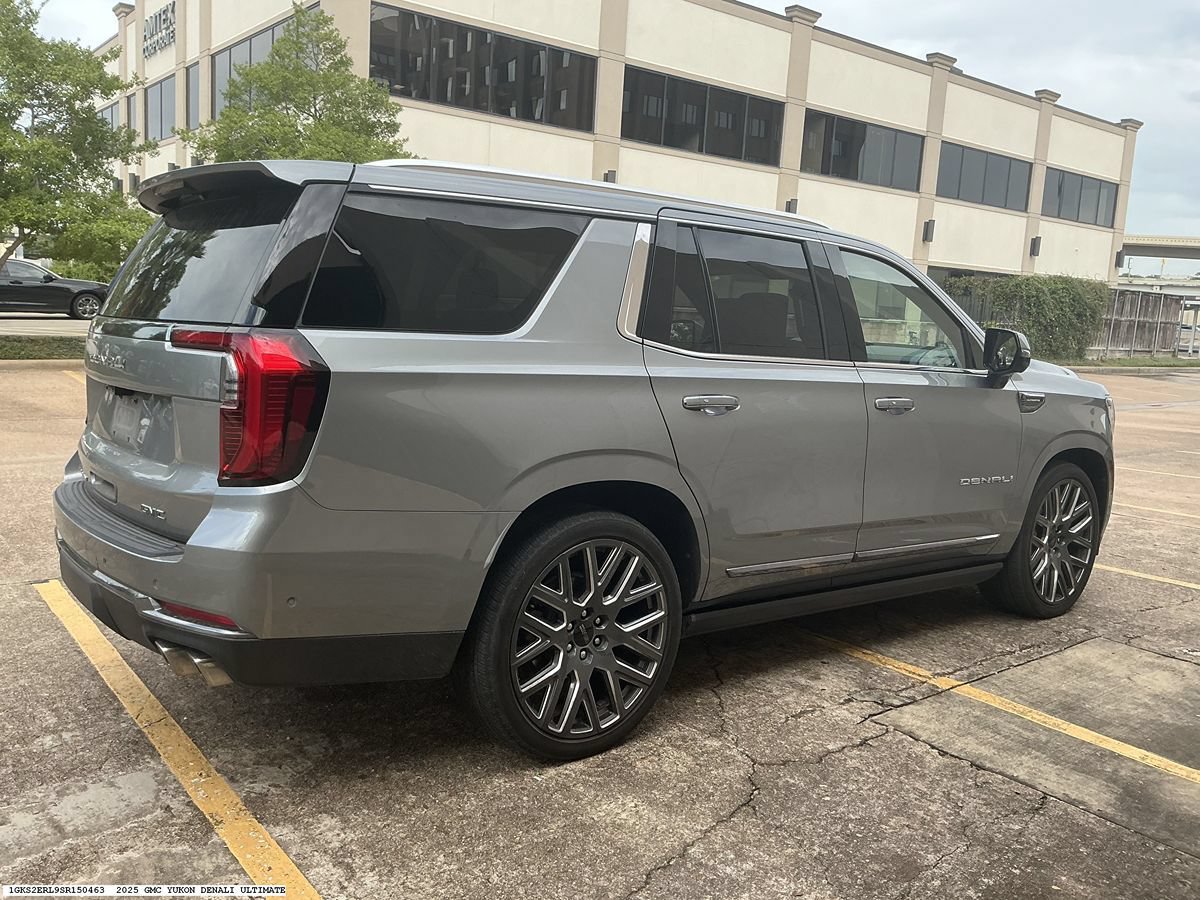 Used 2025 GMC Yukon Denali Ultimate AWD/4WD image 6