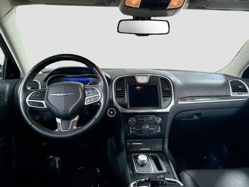 Used 2018 Chrysler 300 Limited AWD/4WD image 23