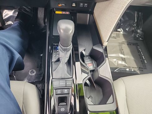 Used 2025 Toyota Camry XLE FWD image 24
