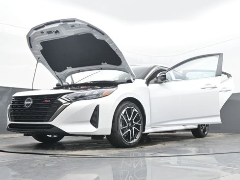 New 2025 Nissan Sentra SR w/ SR Premium Package image 40