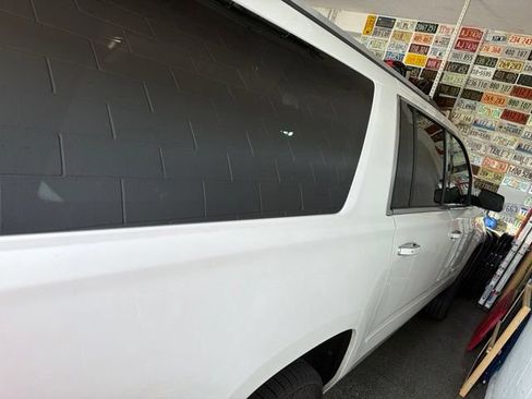 Used 2019 Chevrolet Suburban Premier RWD image 3