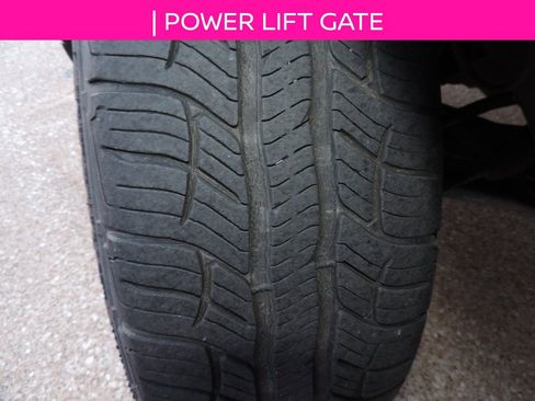 Used 2018 Nissan Rogue SV image 18