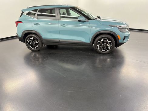 Used 2025 Kia Seltos EX w/ EX Sunroof Package AWD/4WD image 8
