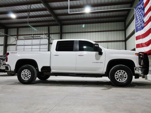 Used 2023 Chevrolet Silverado 2500 LT w/ Convenience Package AWD/4WD image 13