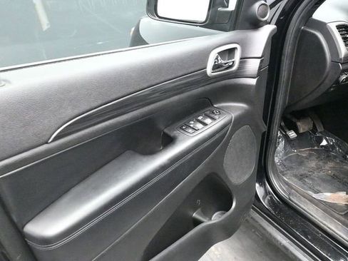 Used 2021 Jeep Grand Cherokee Laredo AWD/4WD image 18