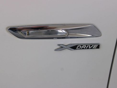 Used 2012 BMW 550i xDrive Sedan image 21