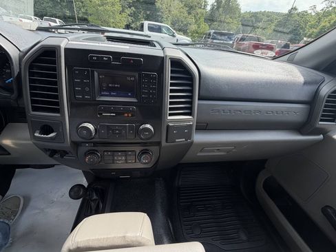 Used 2017 Ford F550 4x4 Regular Cab Super Duty image 37