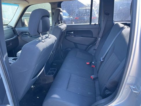 Used 2012 Jeep Liberty Sport image 8