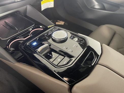 Used 2024 BMW i5 eDrive40i w/ M Sport Package image 17