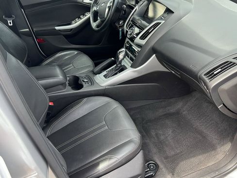 Used 2014 Ford Focus SE w/ Equipment Group 201A FWD image 9