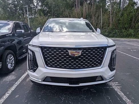 Used 2025 Cadillac Escalade ESV Premium Luxury w/ Touring Package AWD/4WD image 7