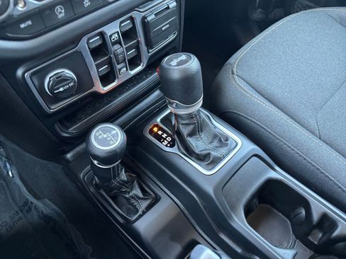 Used 2025 Jeep Wrangler Unlimited Sahara AWD/4WD image 41