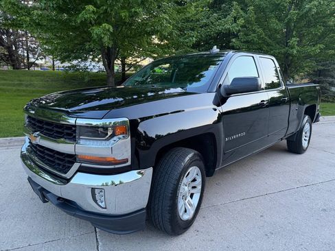 Used 2017 Chevrolet Silverado 1500 LT w/ All Star Edition AWD/4WD image 3